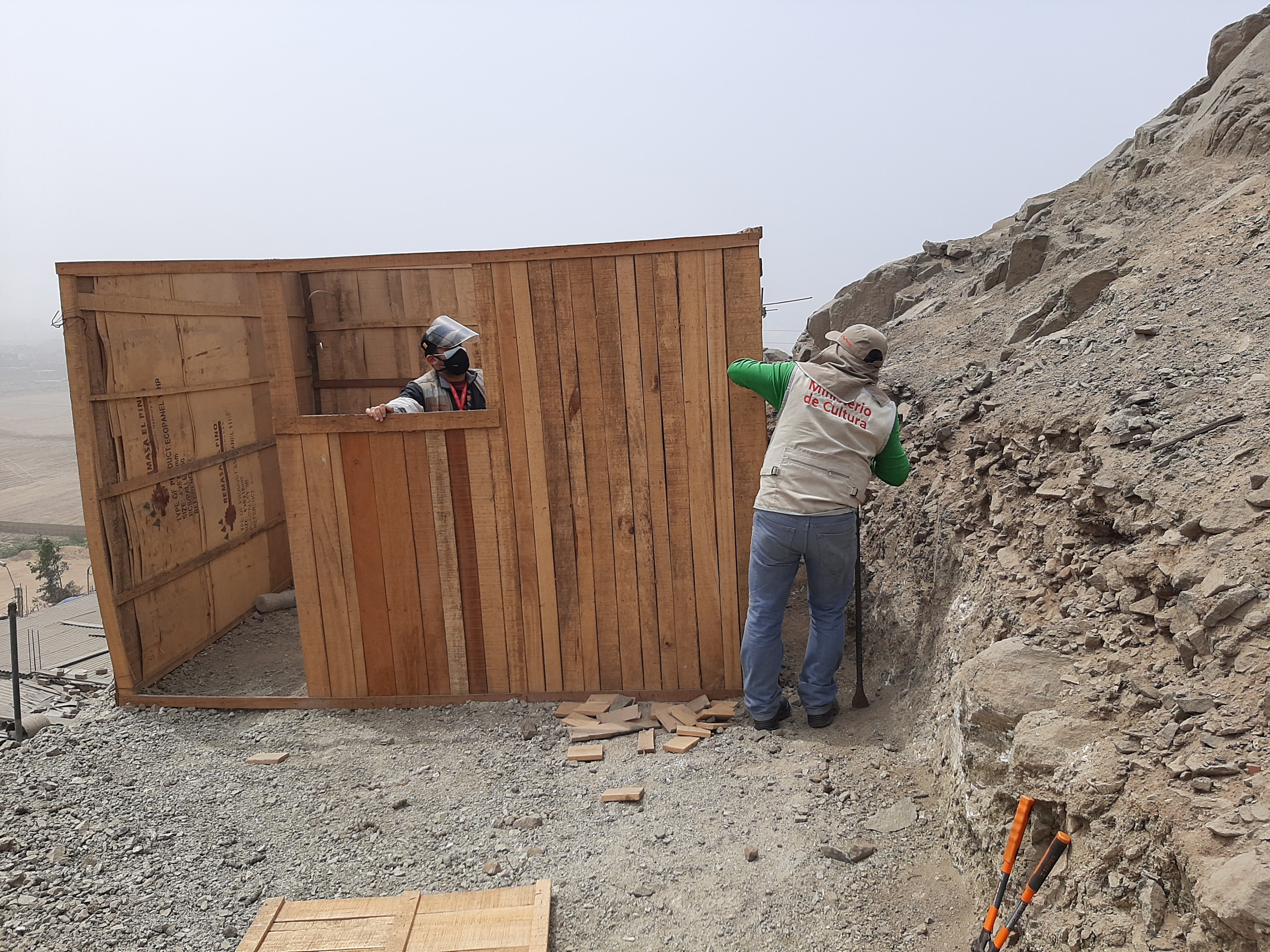 Ministerio de Cultura retira estructuras precarias de la Zona Arqueológica Monumental Pedreros en Lurigancho - Chosica