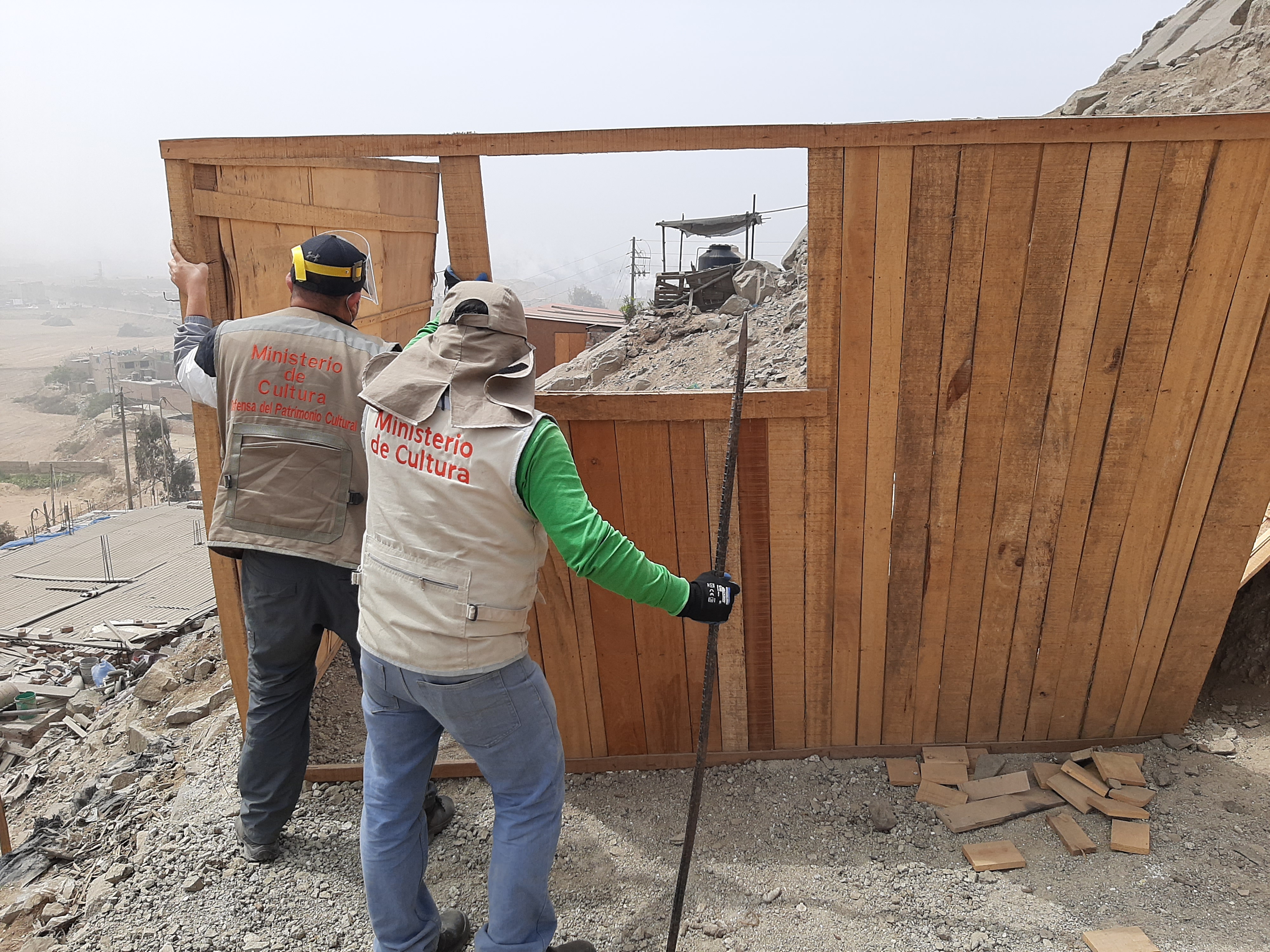 Ministerio de Cultura retira estructuras precarias de la Zona Arqueológica Monumental Pedreros en Lurigancho - Chosica