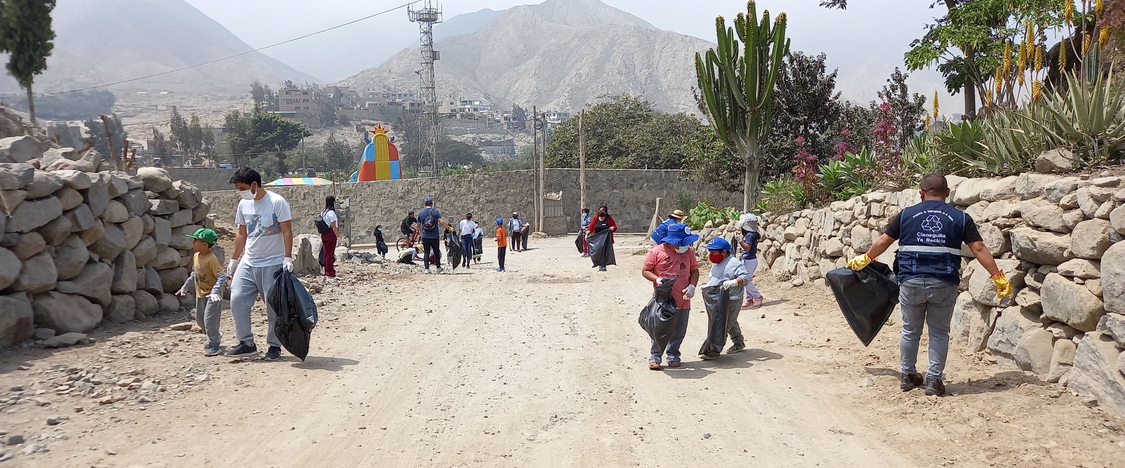 Aliados del Proyecto de de Tramo Xauxa - Pachacamac realizan jornada de limpieza en la comunidad de Fundo Molle