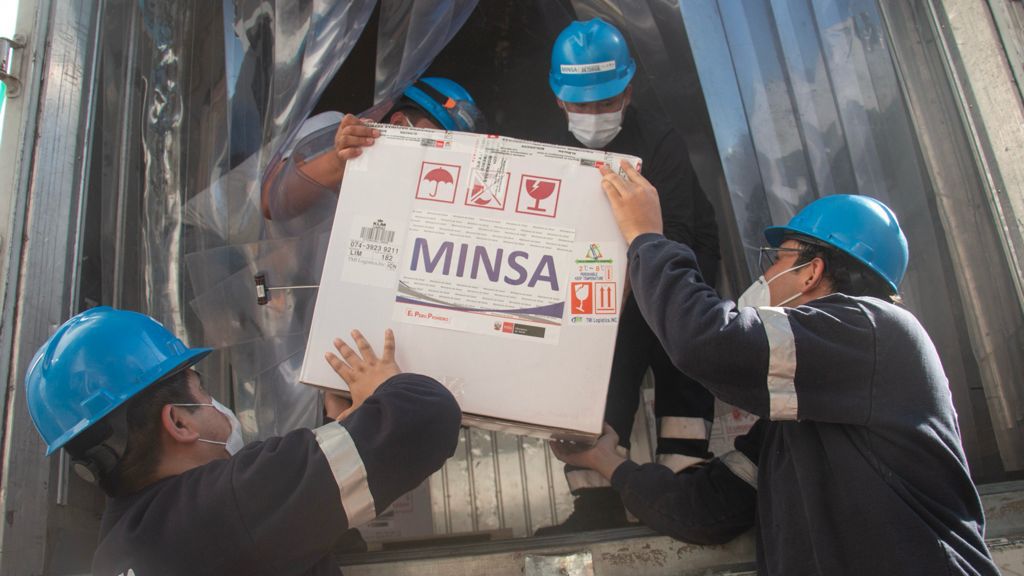 Minsa distribuye más de 940 000 dosis de la vacuna contra la COVID-19 a las regiones del Perú