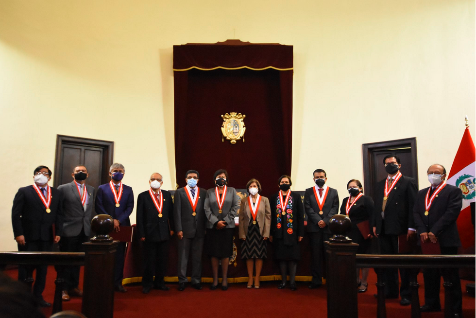 Medalla de Honor Sanmarquina y graduados de la UNMSM