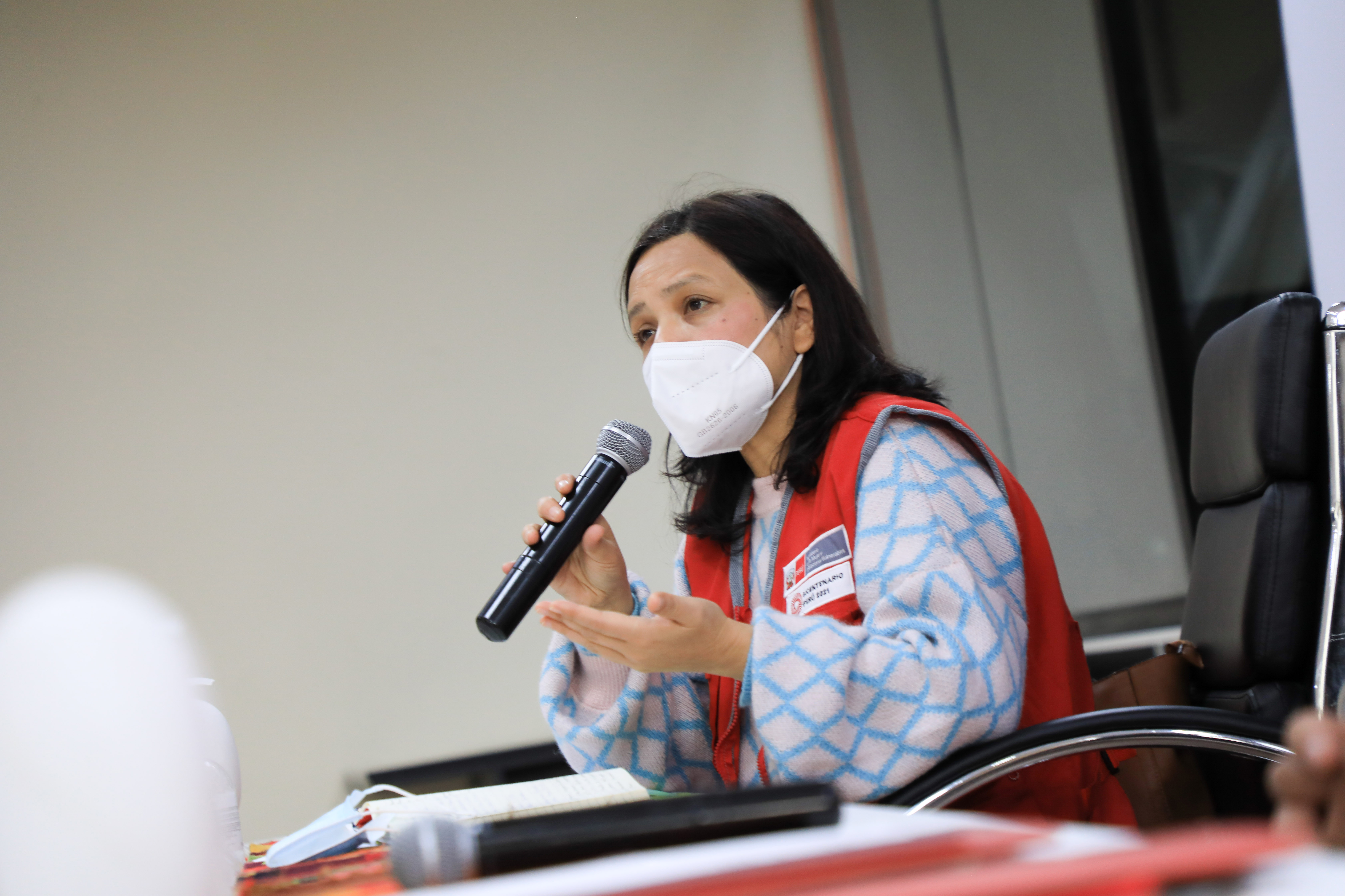 Ministra Anahí Durand junto a gobernador regional de Ayacucho