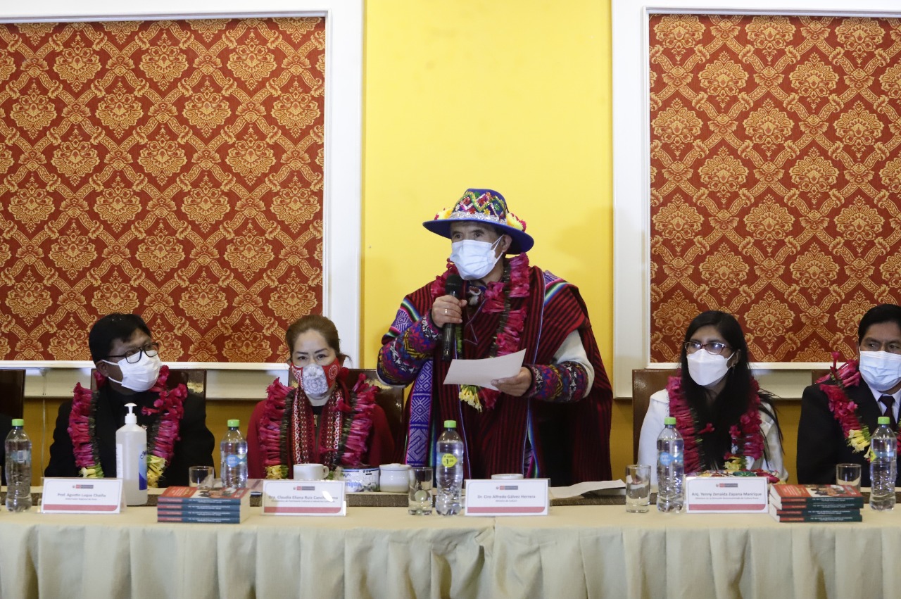 Ministro de Cultura en Puno: “Se ha demostrado que la vacuna no causa efectos secundarios y es la mejor protección que existe”