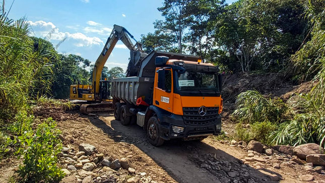 Maquinaria interviniendo en los Centros Poblados de Carrizal y Nuevo Pacaipampa.