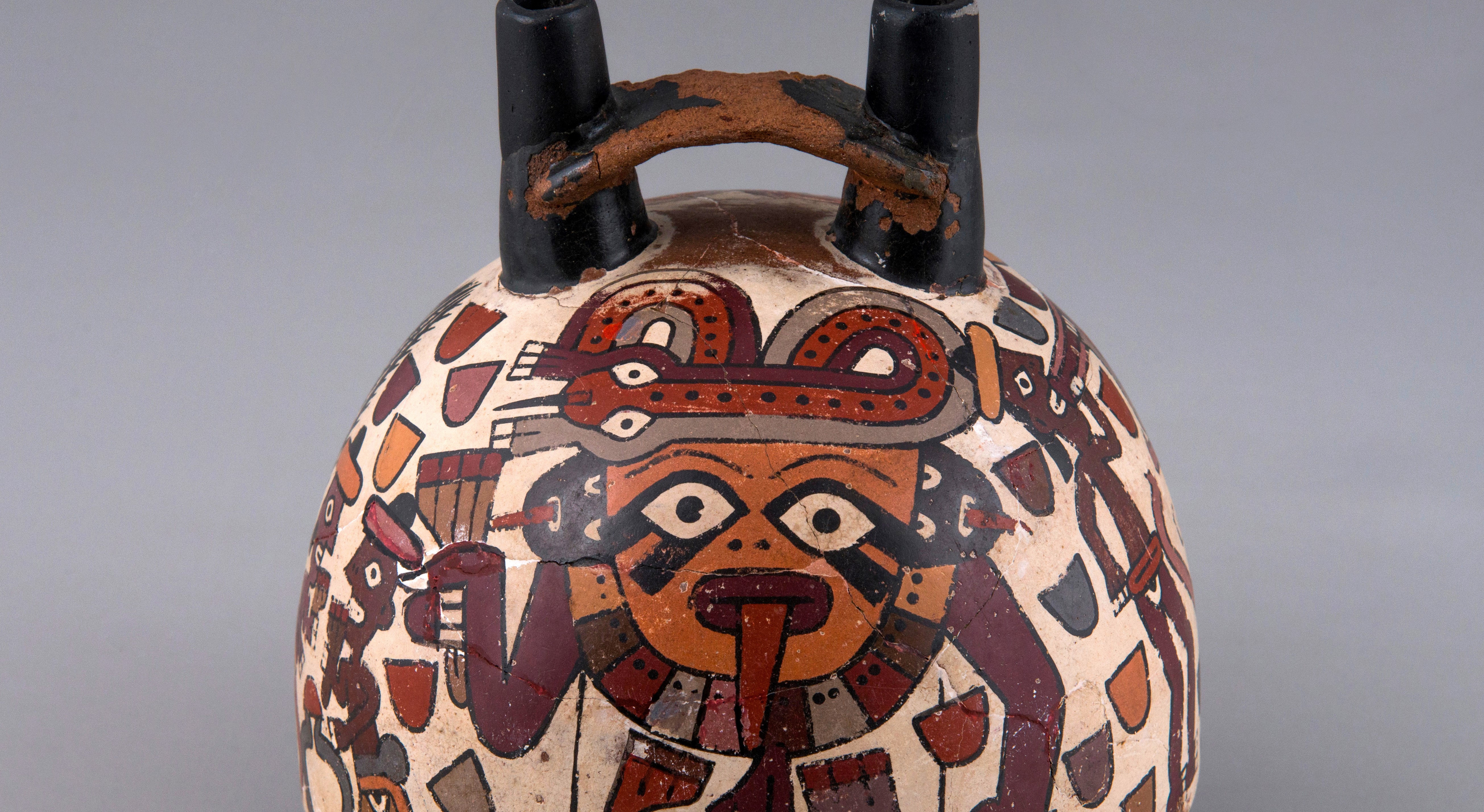 Bienes prehispánicos de cerámica y metal de la colección del Museo Nacional de Arqueología, Antropología e Historia del Perú