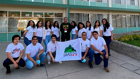 Se ve a parte del grupo de IAAS Perú