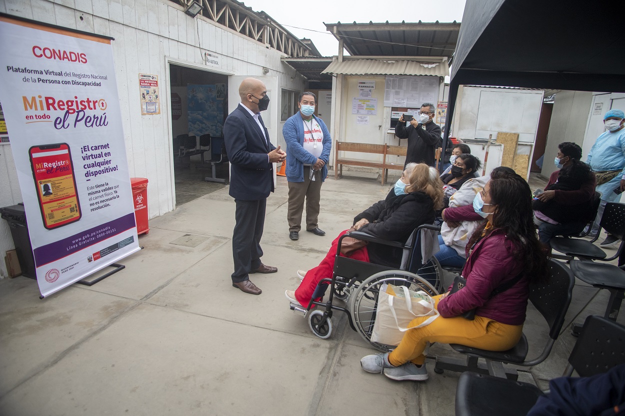 Presidente del Conadis y  autoridades  del Centro de salud de VMT y OMAPED  participan en la Campaña de certificación de personas con discapacidad 