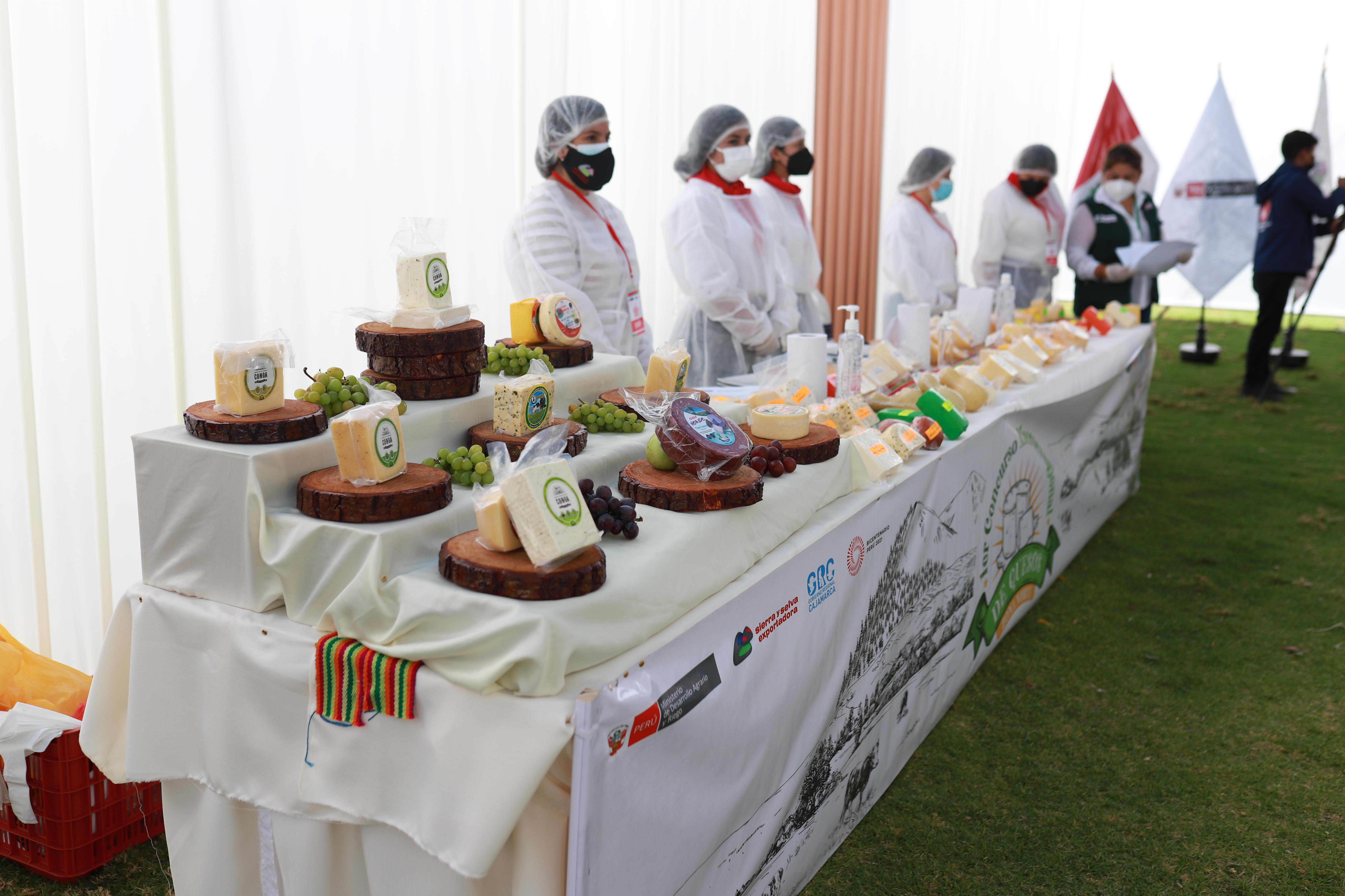 Exhibición de los quesos que participan en el concurso