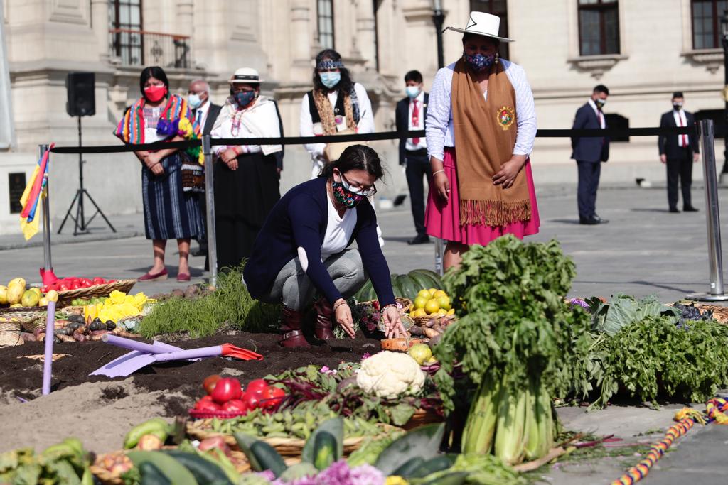Ministra de Cultura saludó por el Día Internacional de las Mujeres Rurales