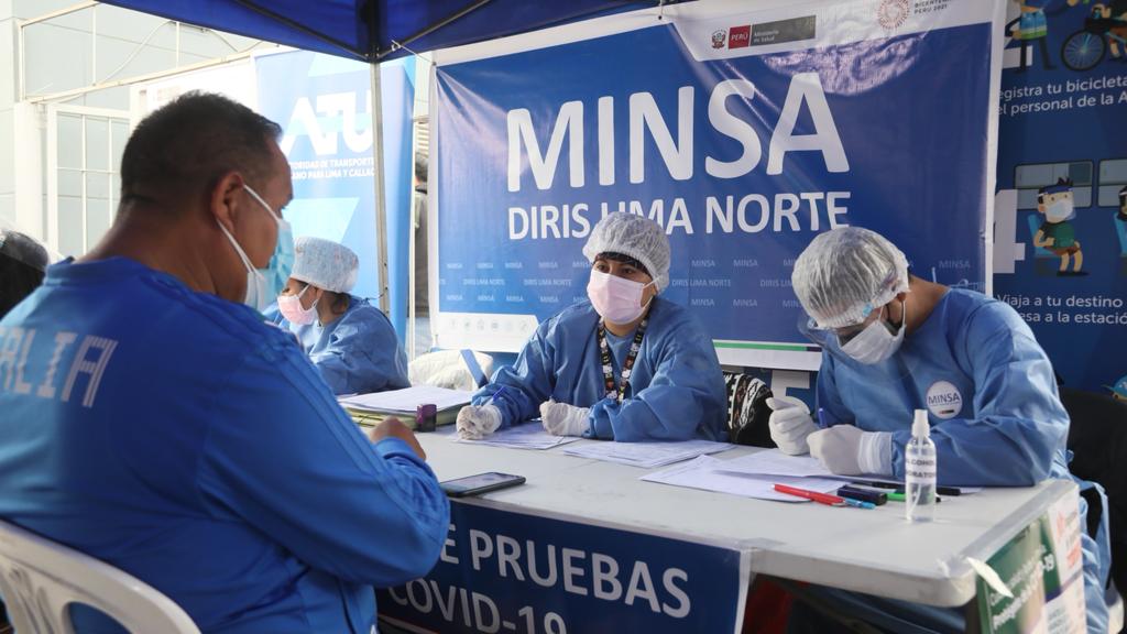 Minsa y ATU realizan campaña de descarte de la COVID-19 en estación Naranjal del Metropolitano