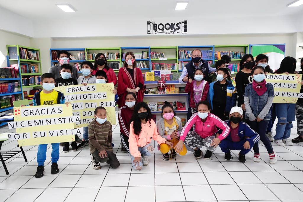 Ministerio de Cultura entrega libros y mobiliario a Biblioteca Municipal de Surquillo