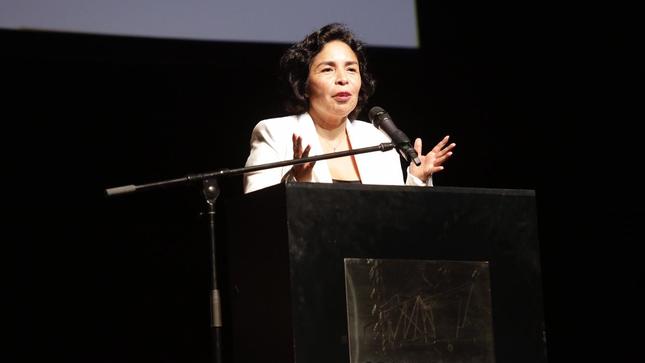 Ministra de Cultura, Patricia Balbuena, brinda discurso durante ceremonia de lanzamiento de la Festividad de la Virgen de la Candelaria 2019.