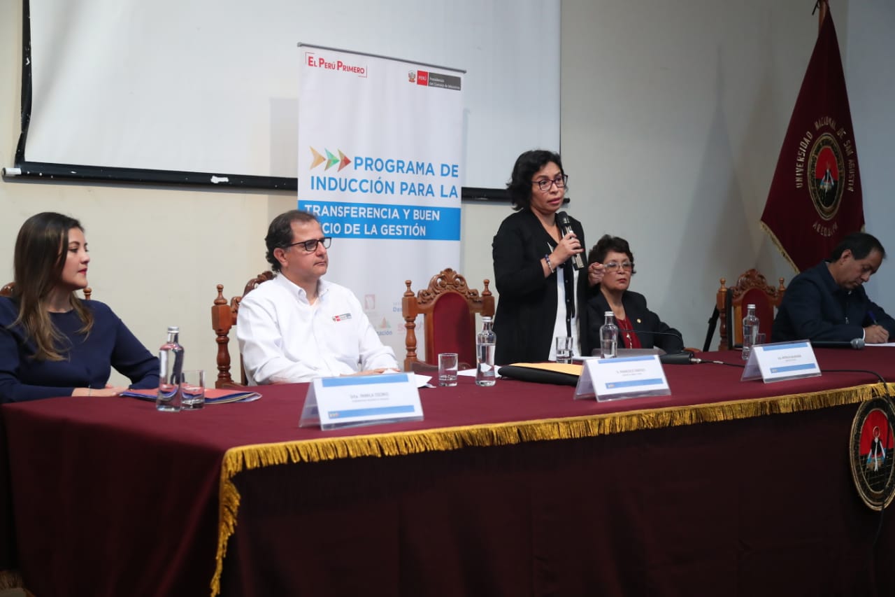 Ministra Patricia Balbuena participó en "Taller de Inducción a Autoridades Municipales de Arequipa".