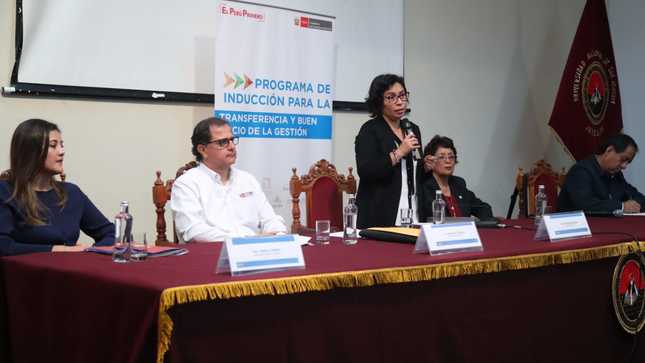 Ministra Patricia Balbuena participó en "Taller de Inducción a Autoridades Municipales de Arequipa".