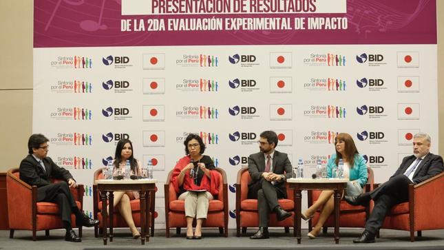Panel de la presentación de resultados de la segunda evaluación experimental de impacto de "Sinfonía por el Perú".