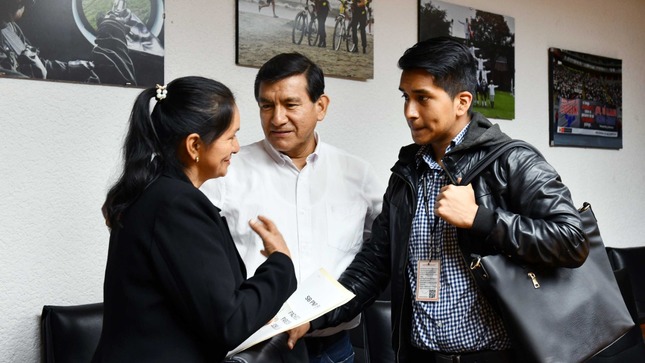 Ministro Morán recibió a familiares en instalaciones del Mininter.