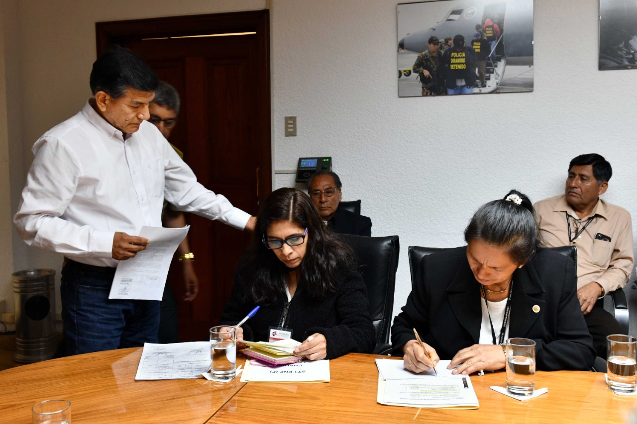 Se entregaron los primeros cheques con los beneficios económicos que los asisten.