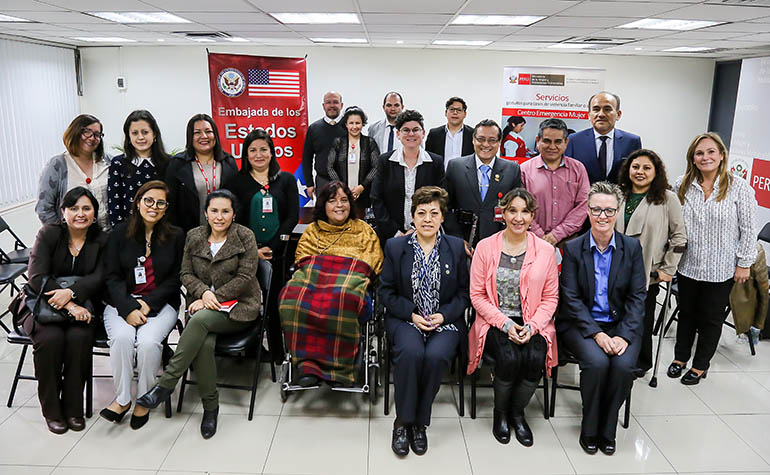 Funcionarios asistentes al taller.