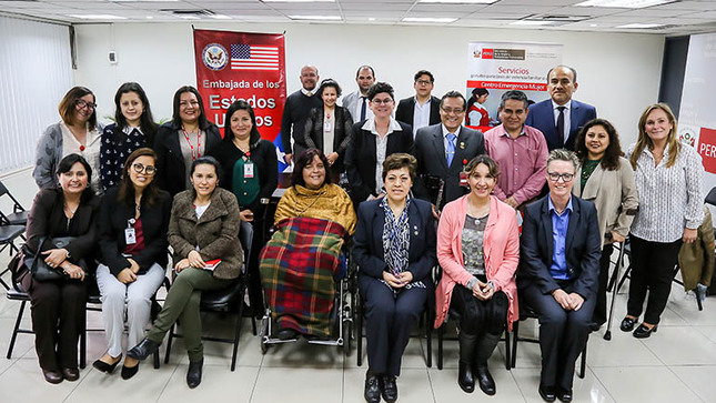 Funcionarios asistentes al taller.