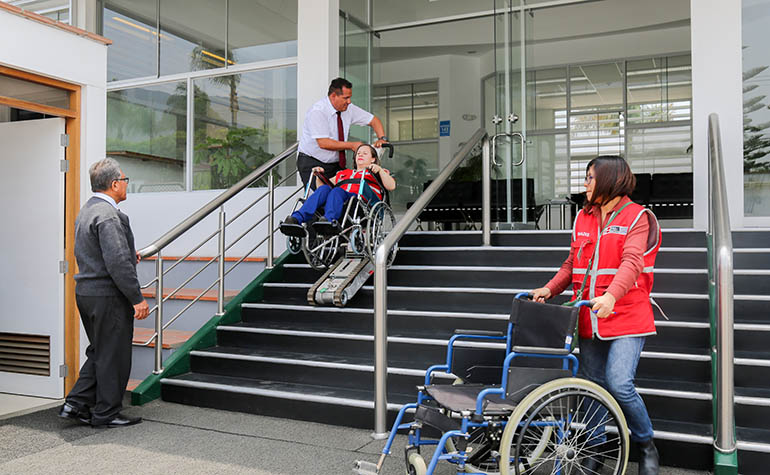 Accesibilidad en el Colegio Newton, La Molina.