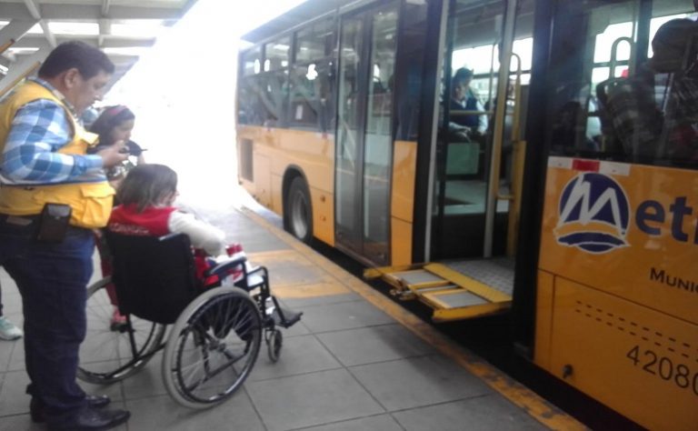 Verificación de la accesibilidad en los buses del Metropolitano.