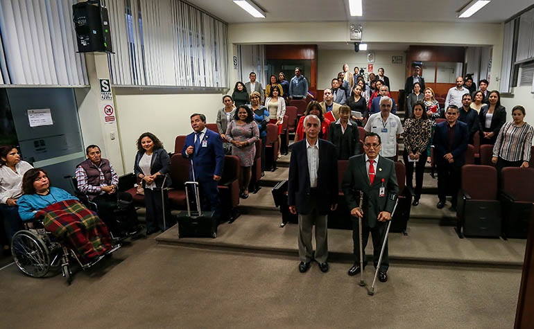Funcionarios del Conadis y expositores invitados.