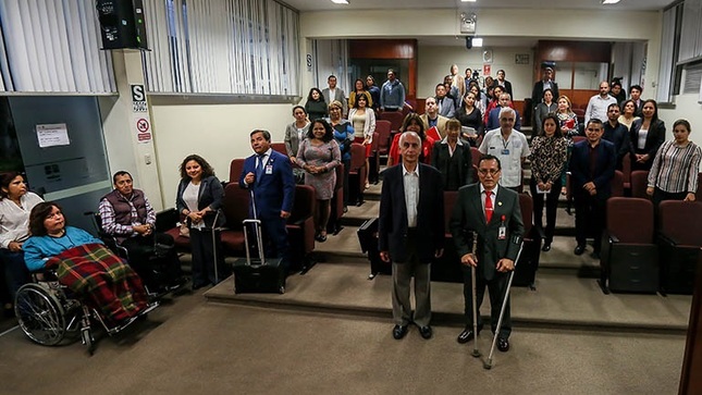 Funcionarios del Conadis y expositores invitados.