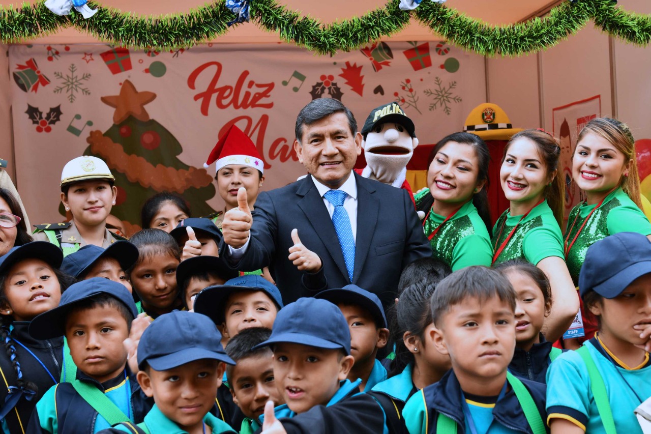 Ministro Morán se llena de júbilo juntos a nuestros niños.