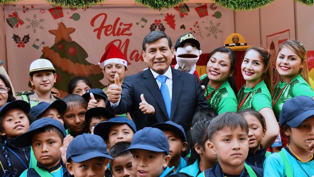 Ministro Morán se llena de júbilo juntos a nuestros niños.
