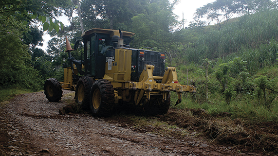 Continúan trabajos de mantenimiento en la vía de acceso del tramo Gozen - La Merced - Betania.
