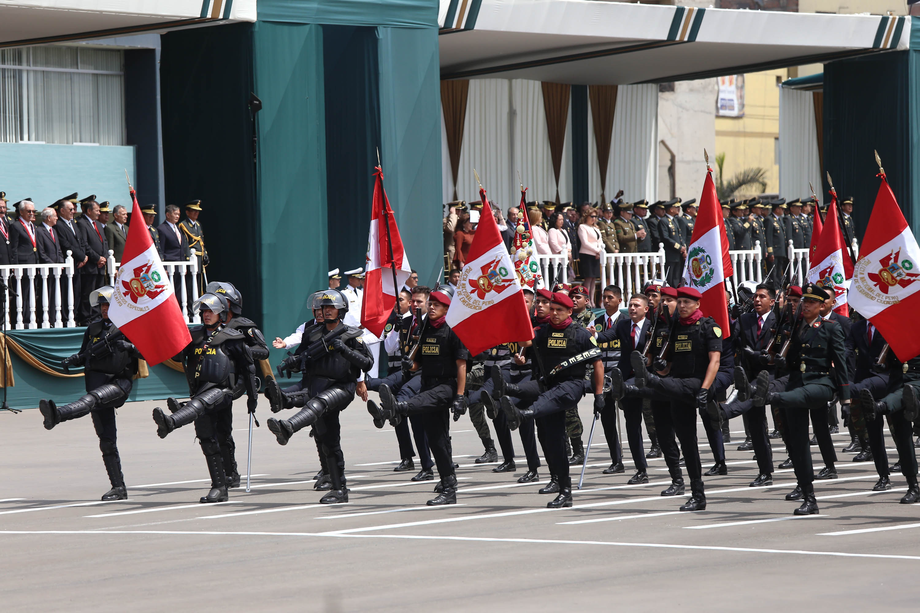 La Policía Nacional del Perú conmemoró hoy su 30° aniversario de creación institucional en la Escuela de Oficiales - PNP, en Chorrillos.