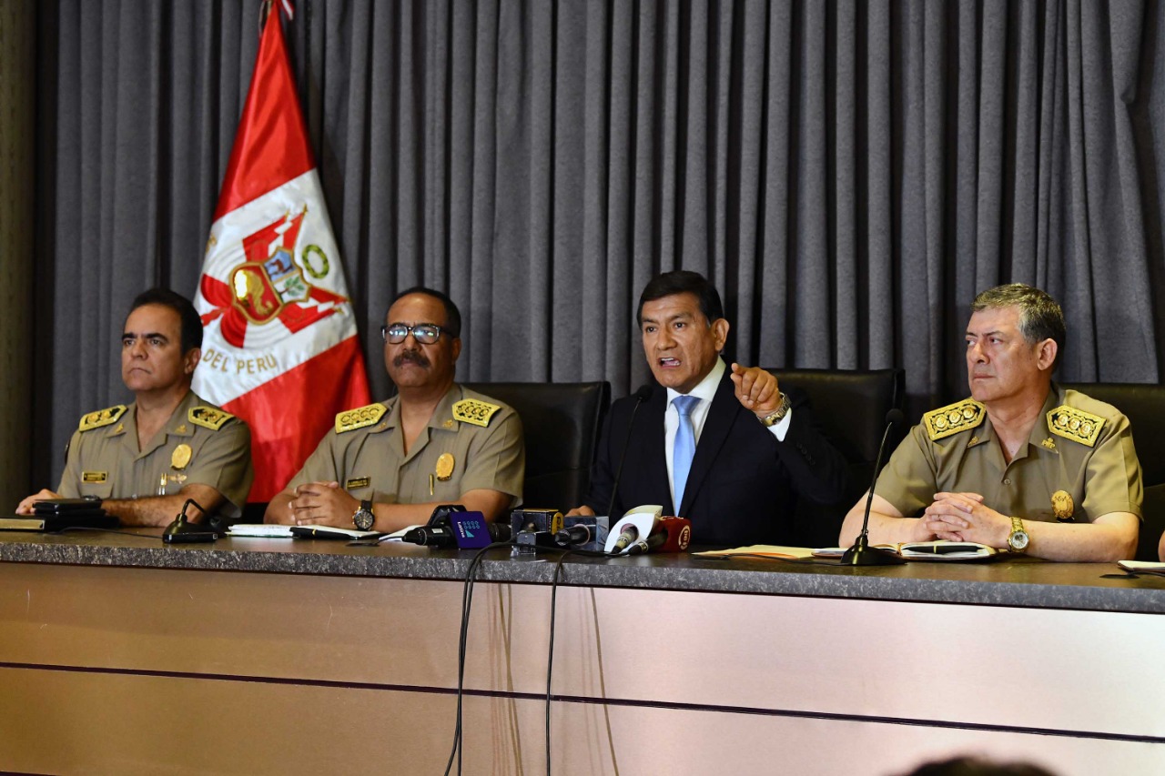 Conferencia de ministro Carlos Morán y altos mandos policiales.