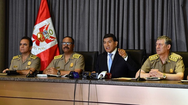 Conferencia de ministro Carlos Morán y altos mandos policiales.