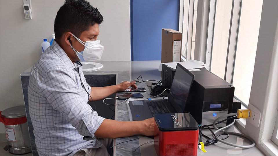 INS envía insumos y equipos a seis regiones del país para fortalecer diagnóstico molecular de la COVID-19