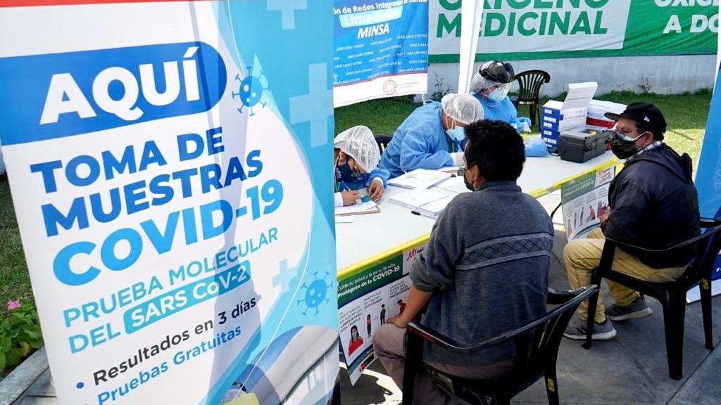 Minsa realizó pruebas moleculares COVID-19 a cerca de 200 taxistas en Surquillo