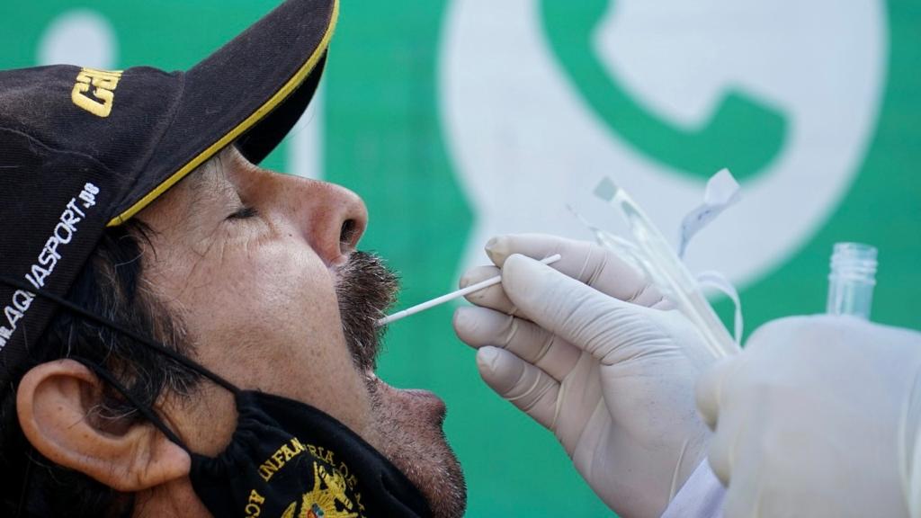 Minsa realizó pruebas moleculares COVID-19 a cerca de 200 taxistas en Surquillo