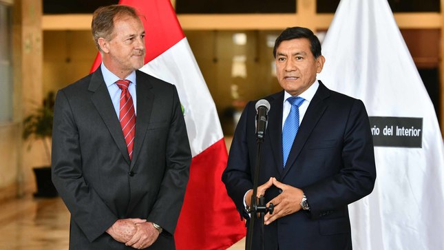 Ministro del Interior y alcalde electo de Lima brindan declaraciones