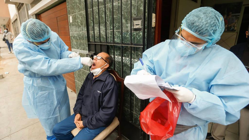 Minsa realizó más de 1000 pruebas moleculares a comerciantes y residentes en zonas con alto índice de contagio por COVID-19