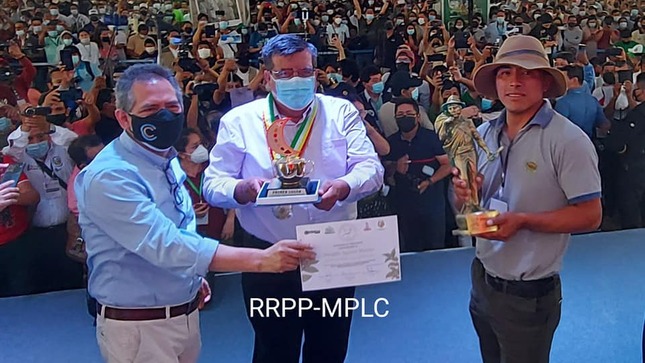 Ganador de la V Taza de Excelencia 2021 Dwight Aguilar del distrito de Santa teresa - La Convención