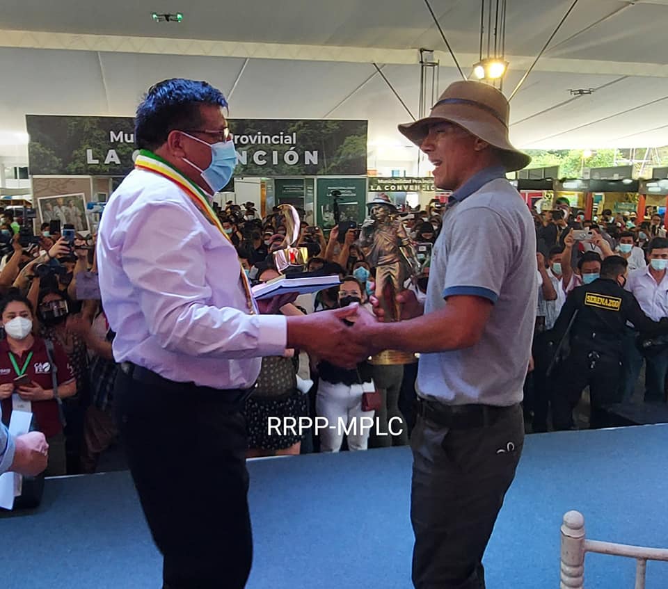 Ganador de la V Taza de Excelencia 2021 Dwight Aguilar del distrito de Santa teresa - La Convención