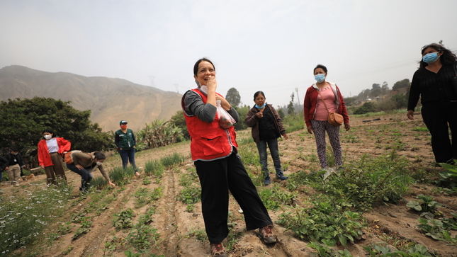 Ministra Anahí Durand visitó a las agricultoras ecológicas del valle de Lurín