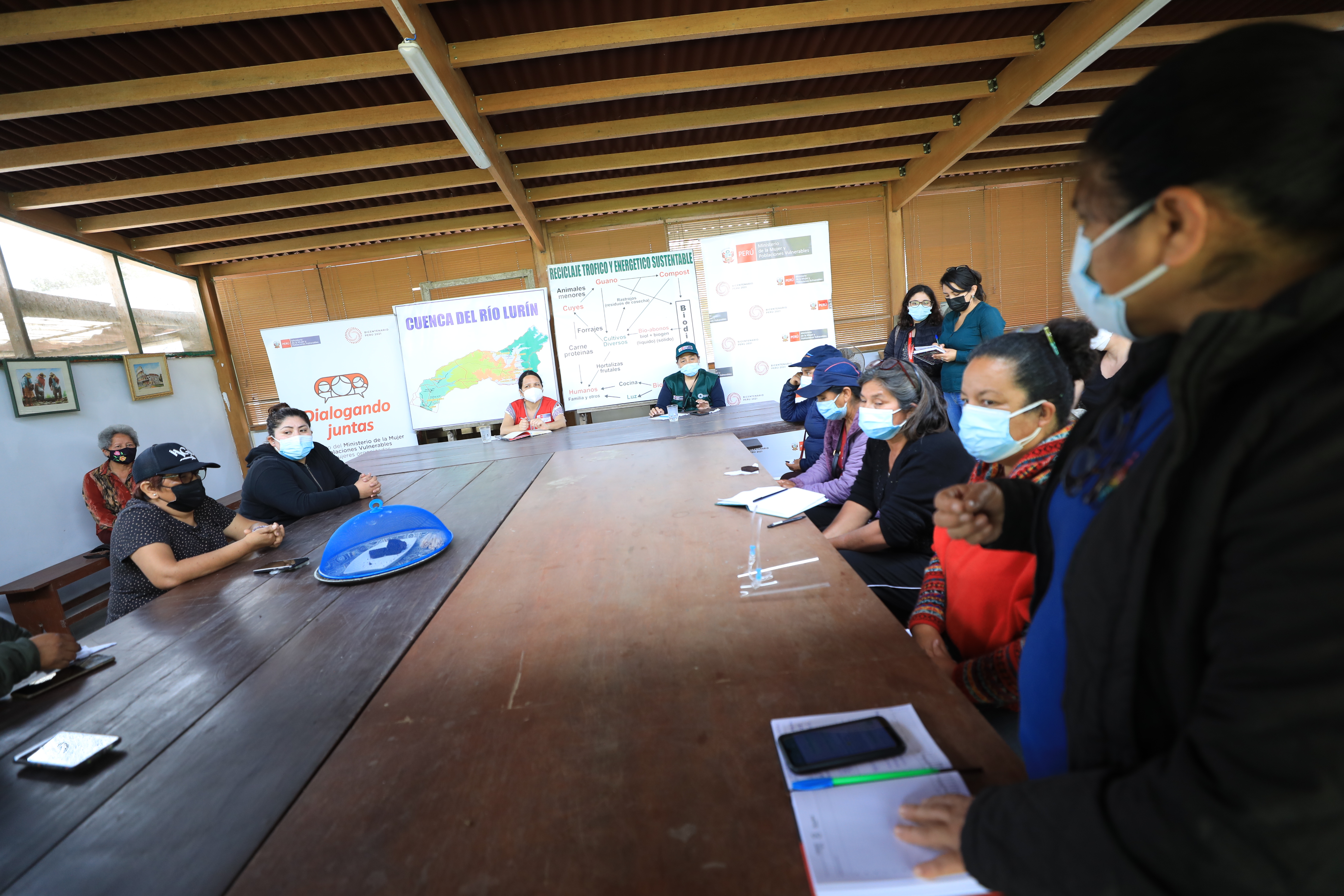 Ministra Anahí Durand visitó a las agricultoras ecológicas del valle de Lurín