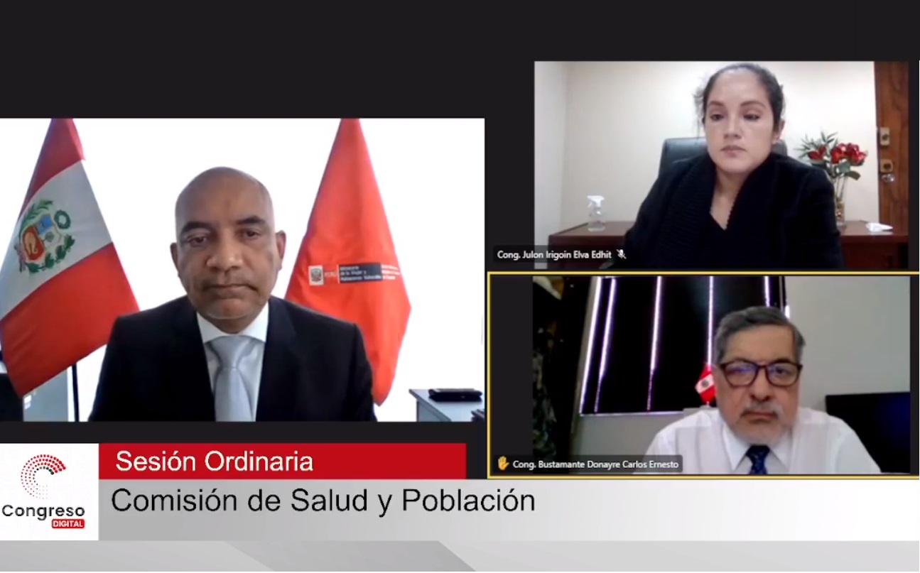 EL presidente del Conadis, Marco Antonio Gamarra La Barrera se presentó en la Comisión de Salud y Población del Congreso de la República. En la imagen se ve al Presiente del Conadis, a la congresista ALva Julon y el congresista Carlos Bustamante
