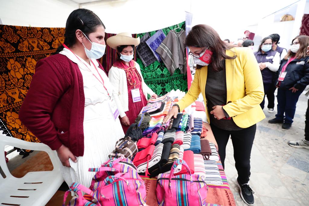 Ministra de Cultura: "Ruraq maki reactiva la economía y mantiene viva nuestra tradición"