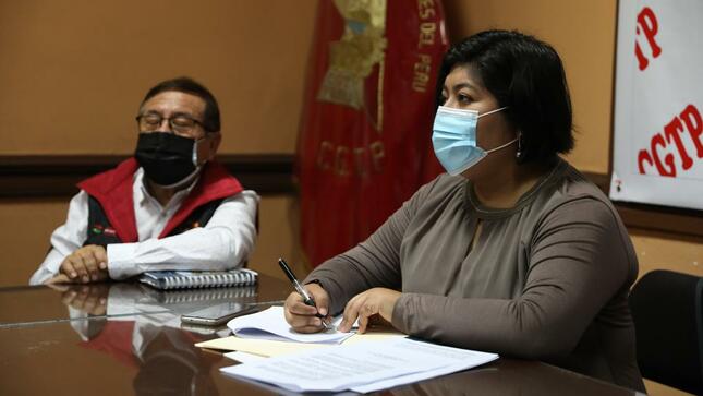 Ministra Betssy Chevez en mesa bilateral con la CGTP