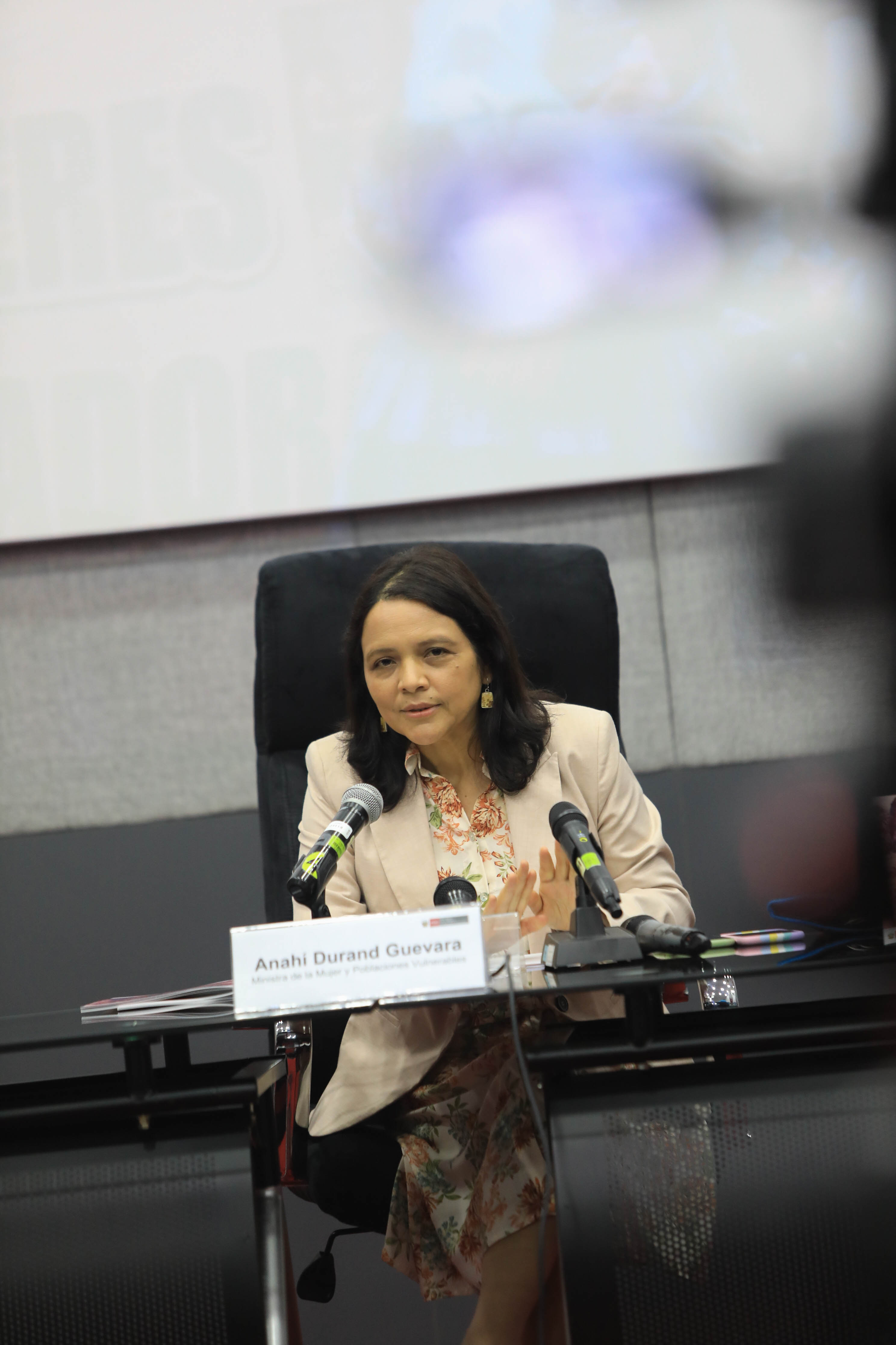 Conferencia por cien días de gestión