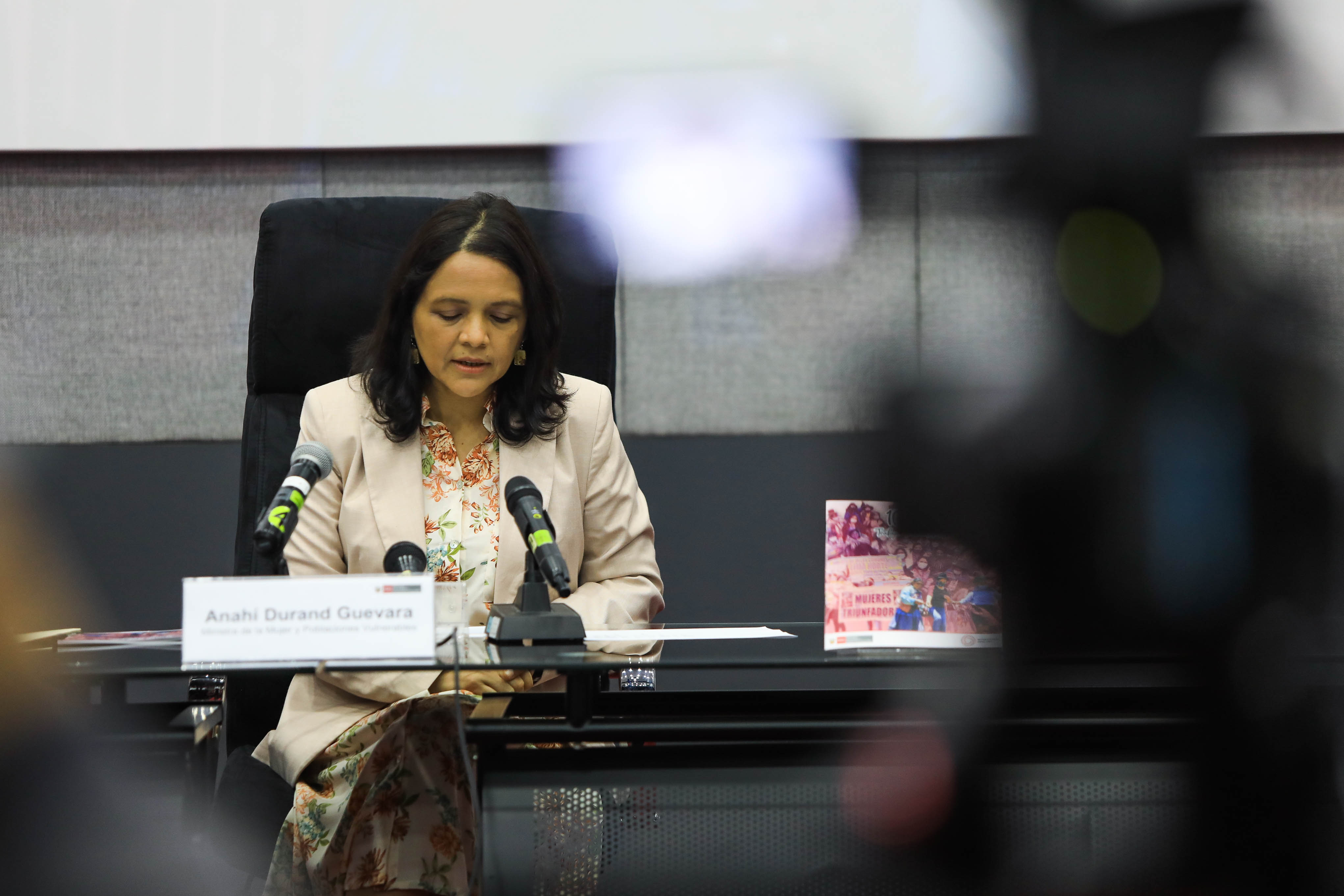 Conferencia por cien días de gestión