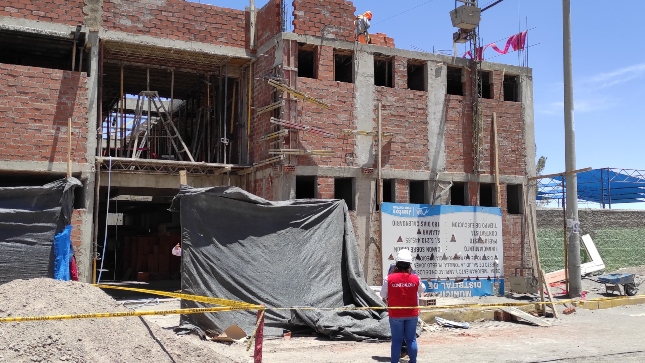 Contraloría alerta riesgo de pagos indebidos en construcción de centro de salud en Cayma