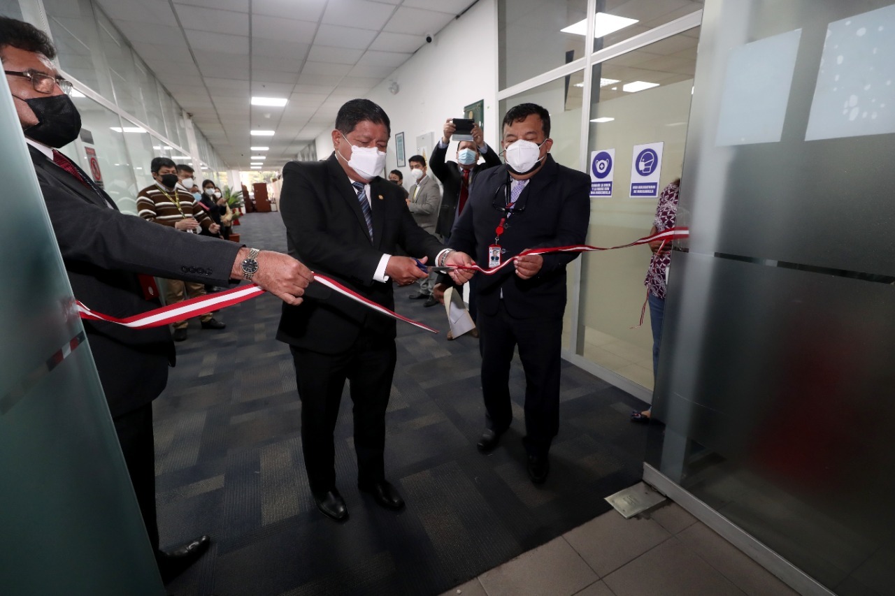 Foto donde el Ministro de Defensa inauguró ambientes remodelados de la Dirección General Previsional de las FF. AA.