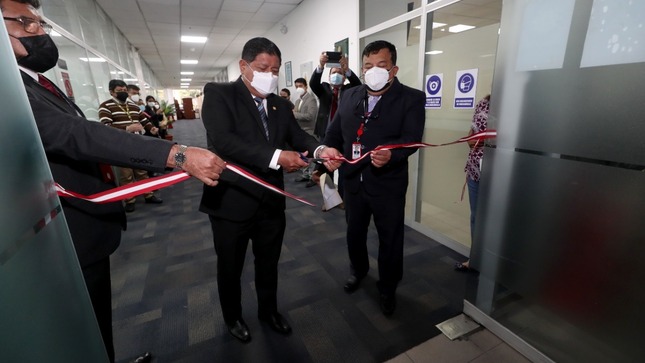 Foto donde el Ministro de Defensa inauguró ambientes remodelados de la Dirección General Previsional de las FF. AA.